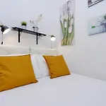 Romeasyoulike - Monti Experience 80 *